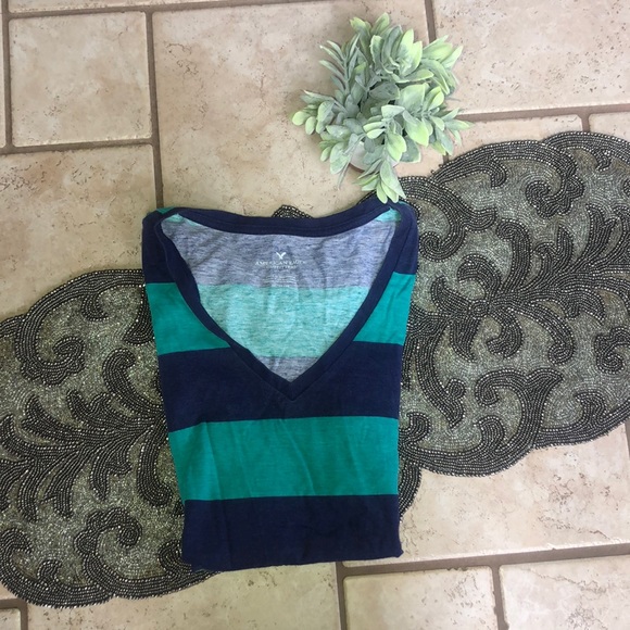 American Eagle Outfitters Tops - Women’s American eagle V-neck